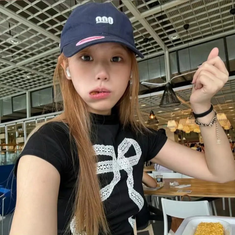 轰天俏娇娃